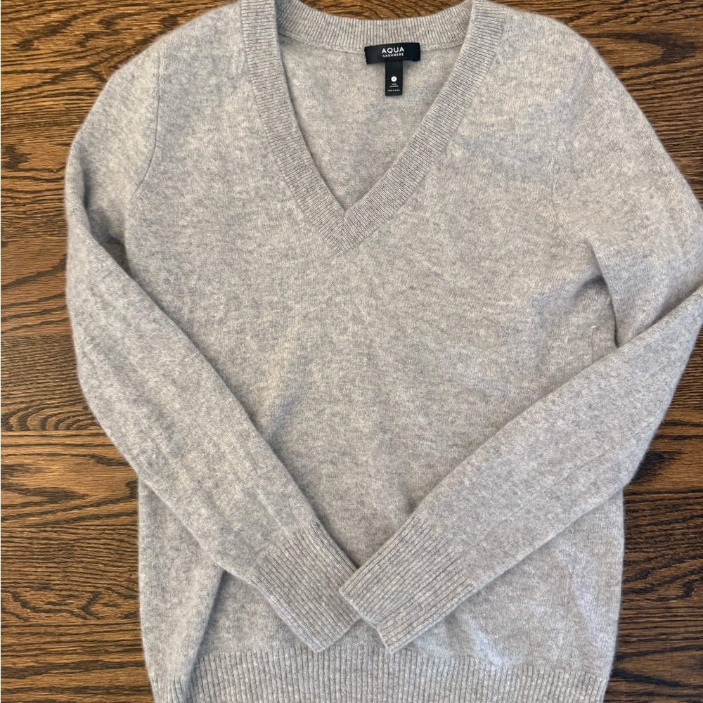 Aqua Light Gray V-Neck Pullover